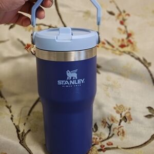 Stanley Traveler Tumbler in Navy and Light Blue